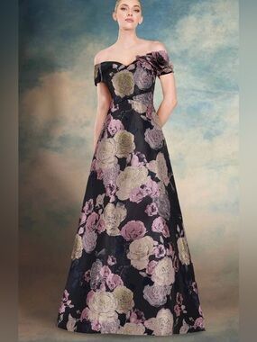 Janique J10621 2.28.24
Black Floral Print, Size 10